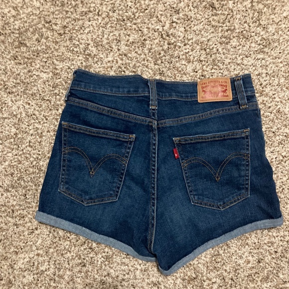 Levi's Women's High Rise Shorts Size 28 - Picture 3 of 3
